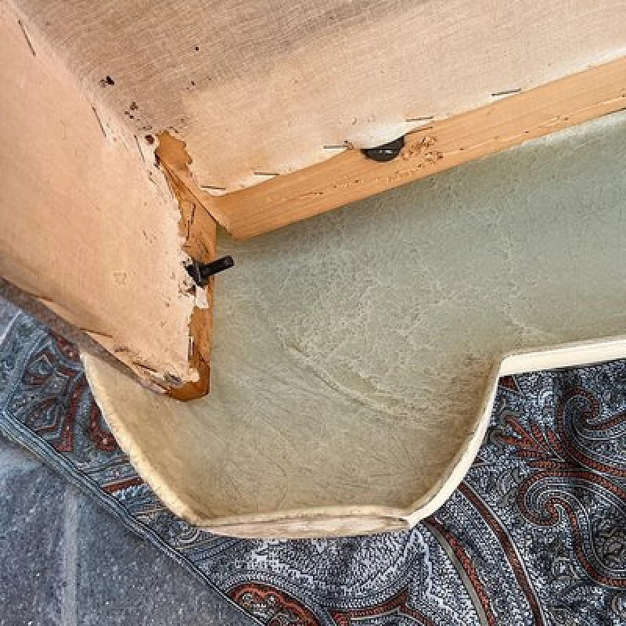 Poltrona in fibra di vetro e velluto grigio, anni '70 13