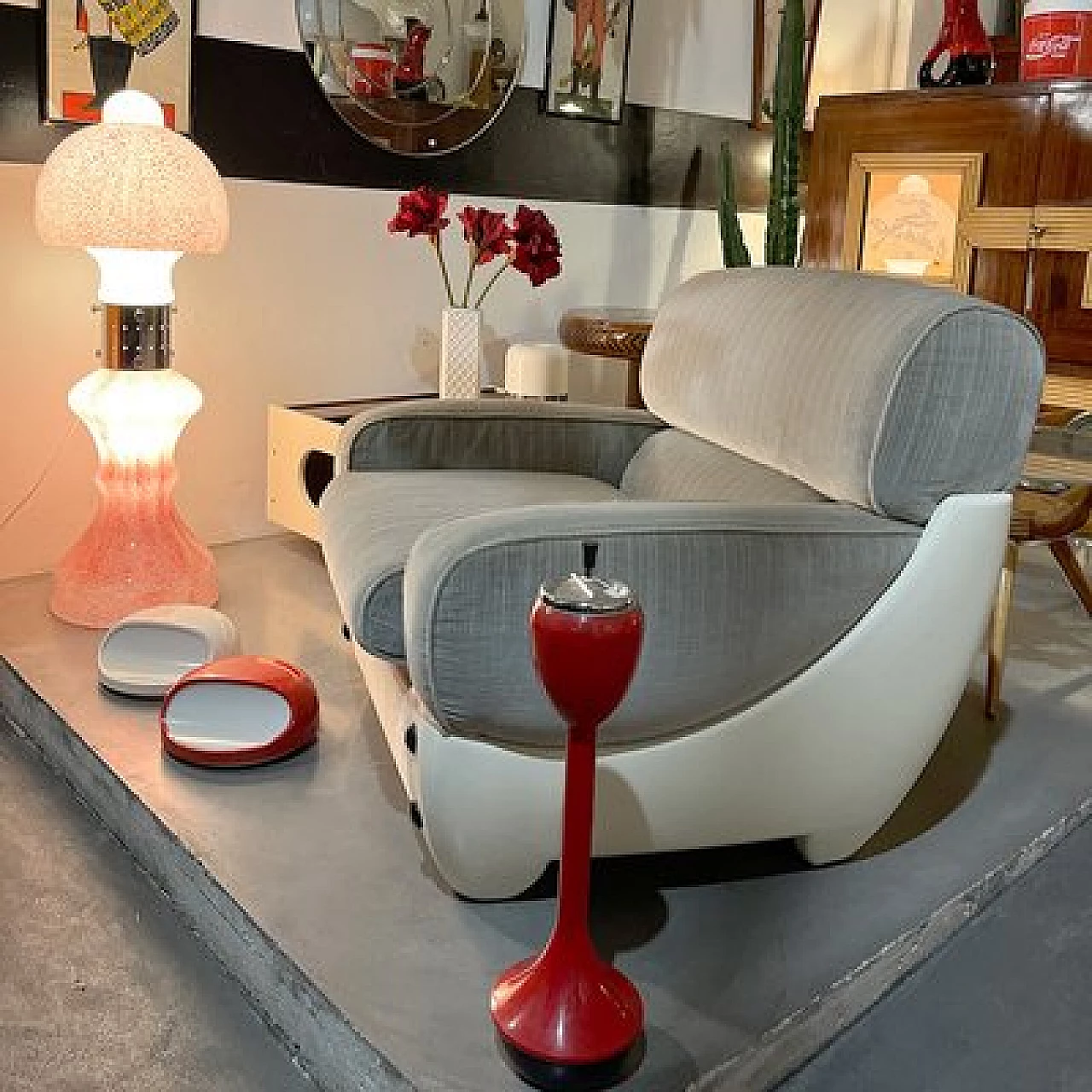 Poltrona in fibra di vetro e velluto grigio, anni '70 15