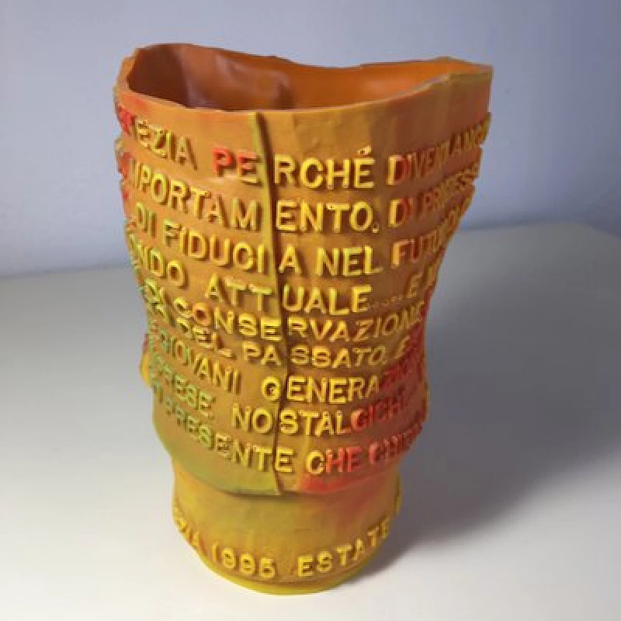 Vaso Goto in resina di Gaetano Pesce per Caffè Florian, anni '90 5