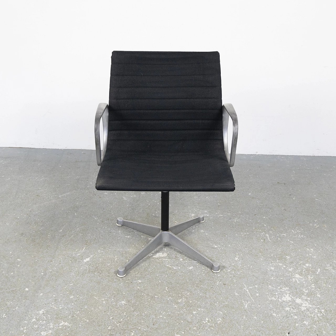 Aluminium Group armchair by Charles & Ray Eames for Herman Miller, 1970s 2