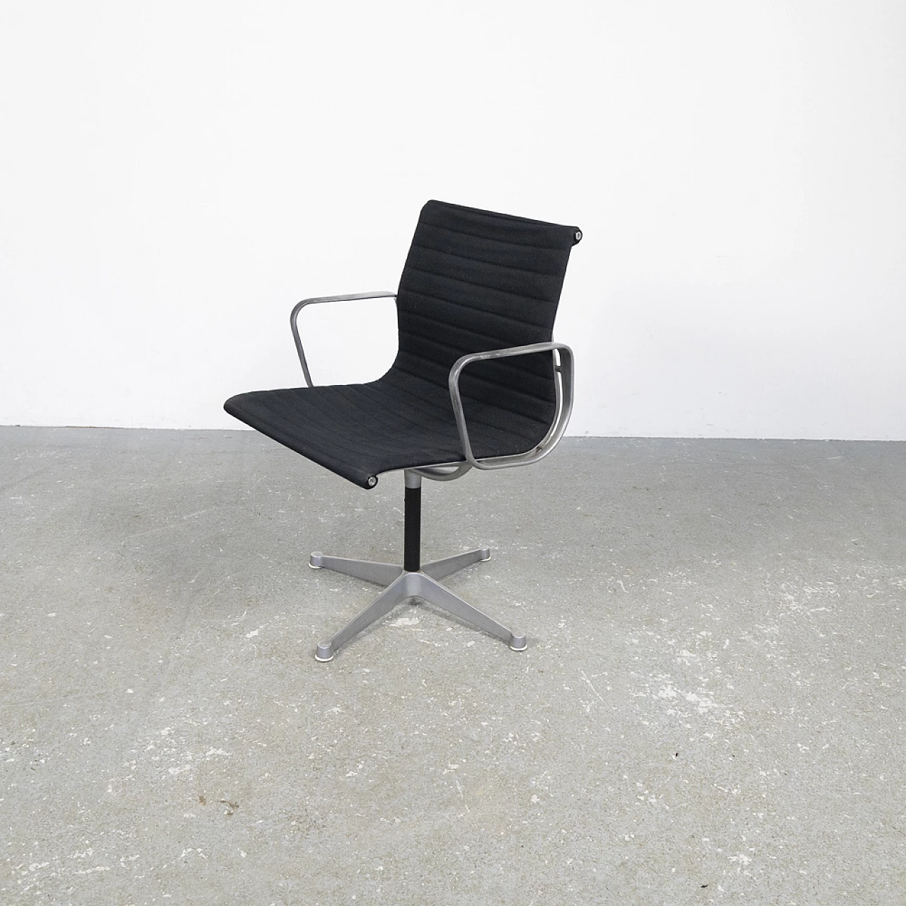 Aluminium Group armchair by Charles & Ray Eames for Herman Miller, 1970s 4