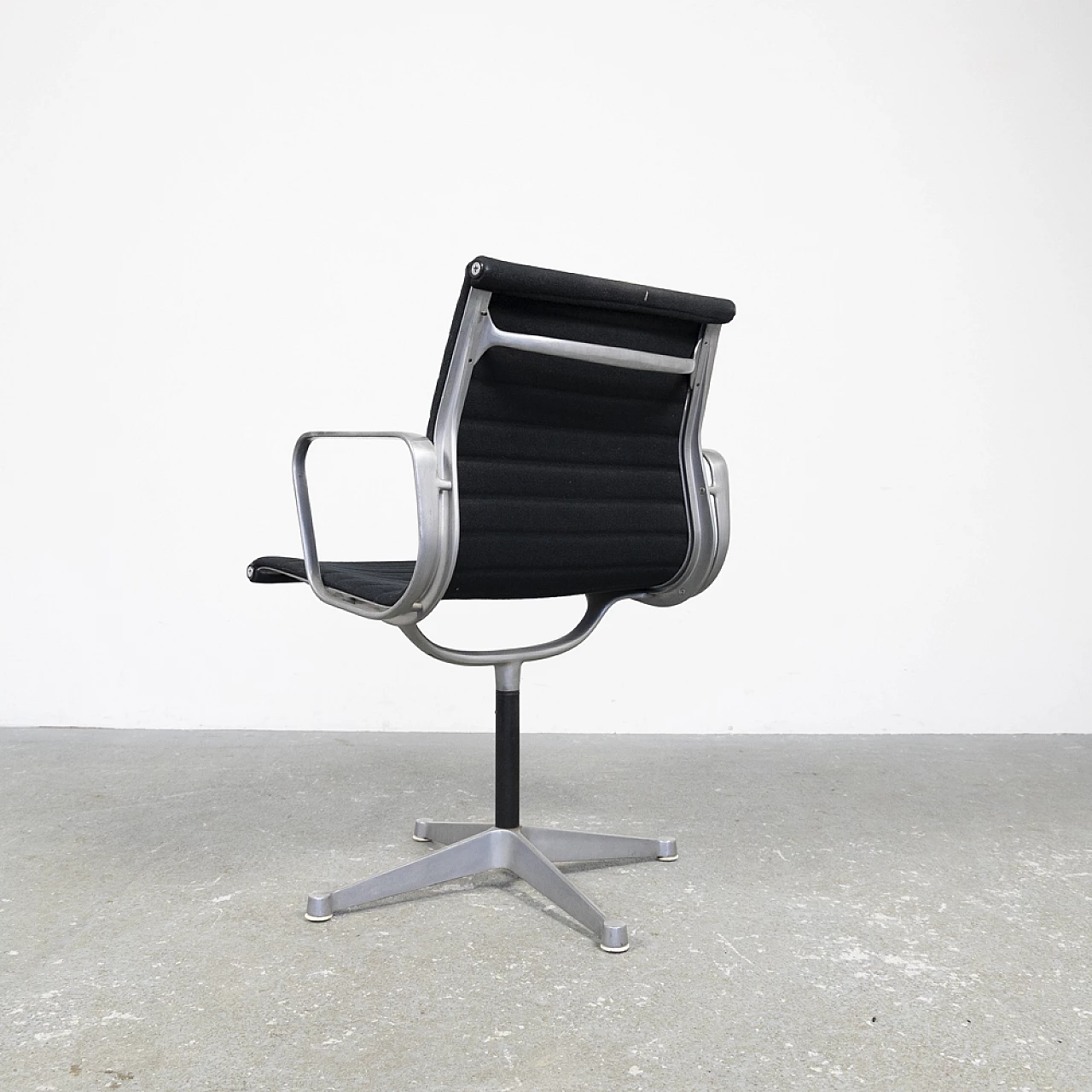 Poltrona Aluminium Group di Charles & Ray Eames per Herman Miller, anni '70 9