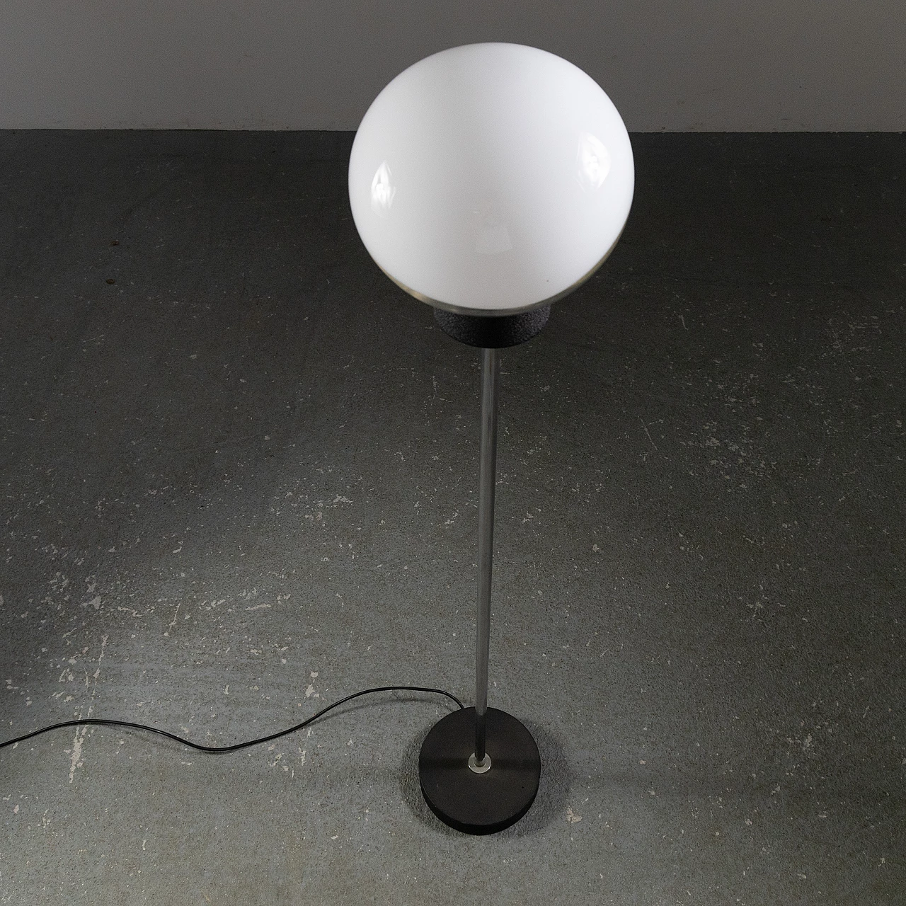 Metal floor lamp with spherical glass light diffuser, 1970s 5