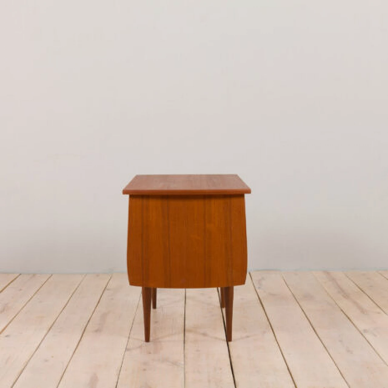 Scrivania norvegese in teak con cassetti e mensole, anni '60 10