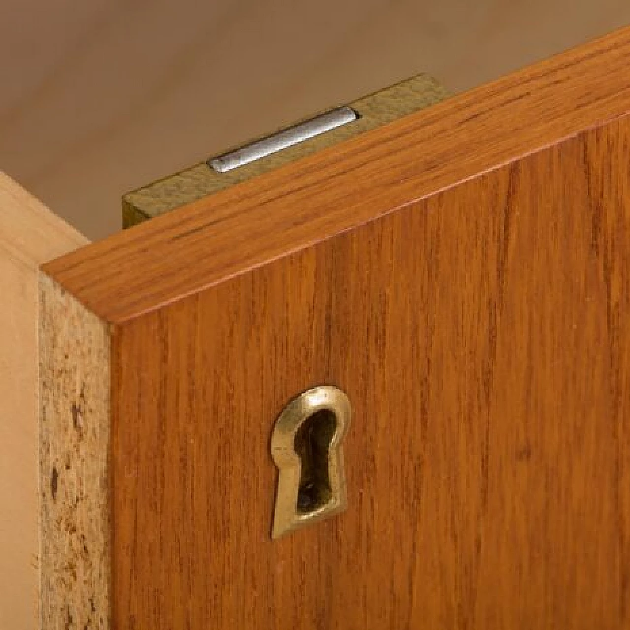 Scrivania norvegese in teak con cassetti e mensole, anni '60 18