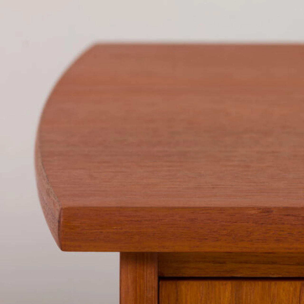 Scrivania norvegese in teak con cassetti e mensole, anni '60 20