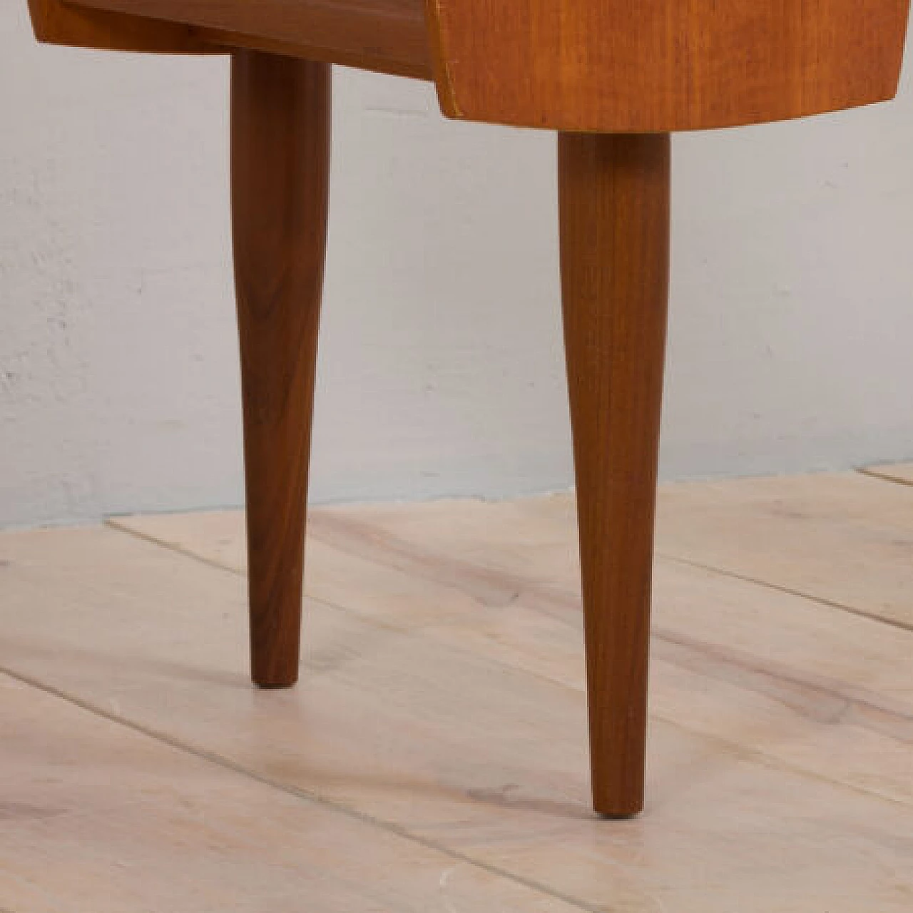 Scrivania norvegese in teak con cassetti e mensole, anni '60 22