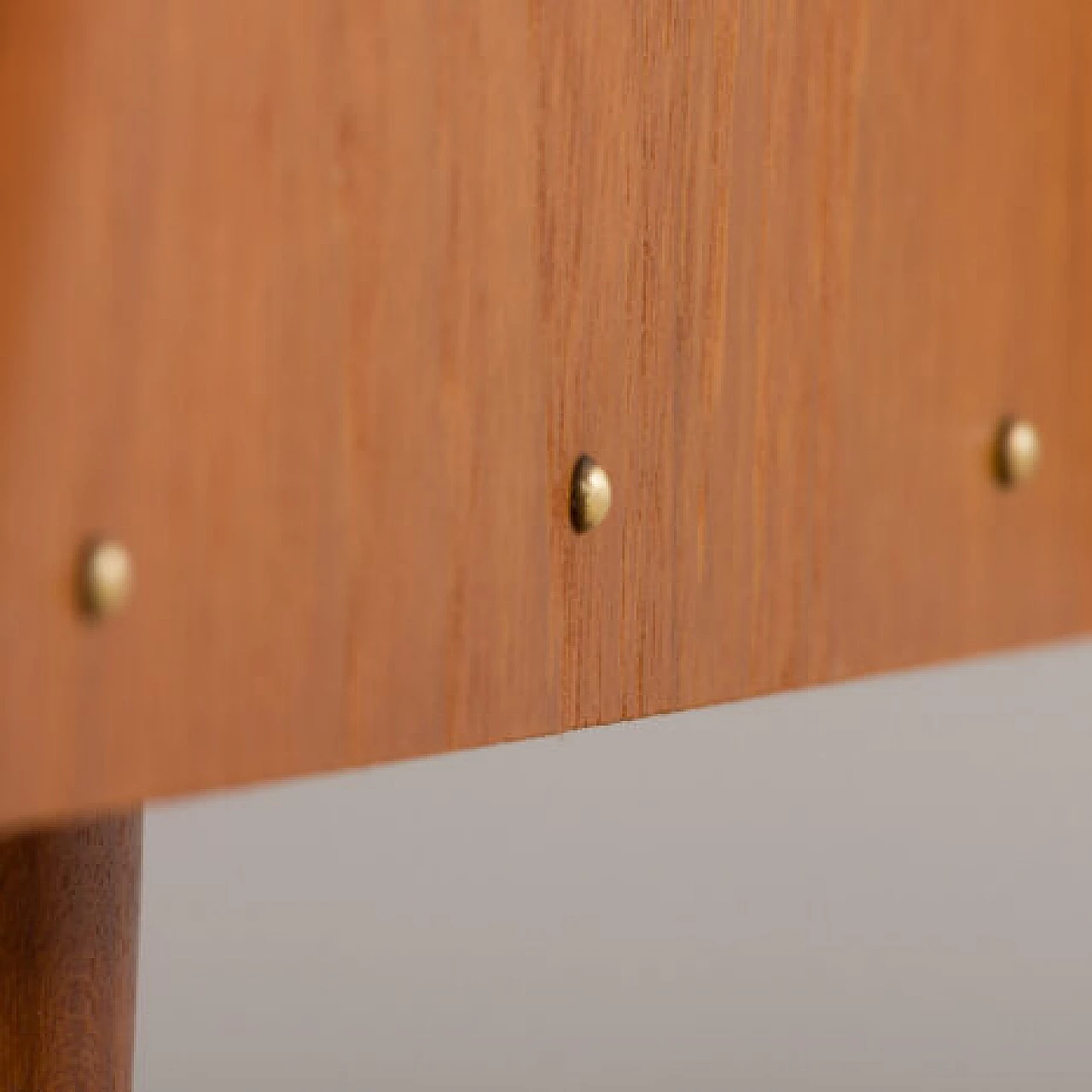 Scrivania norvegese in teak con cassetti e mensole, anni '60 23