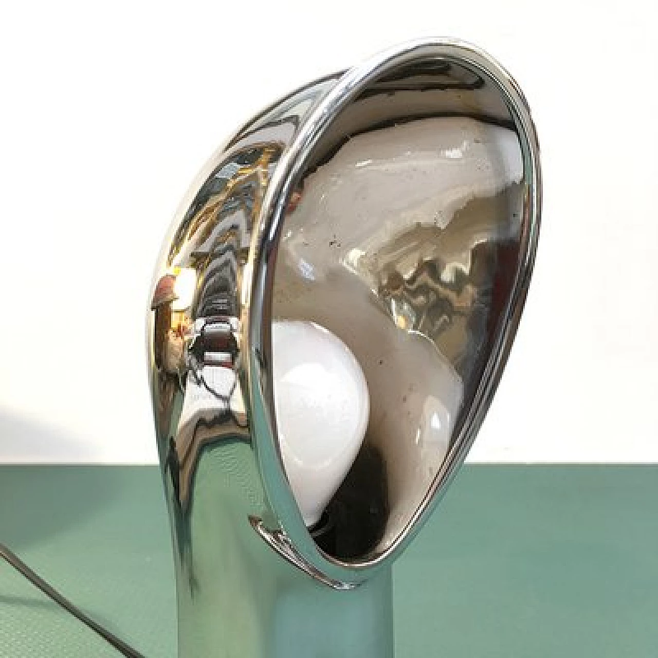 Lampada da tavolo Gucci in ottone cromato e pelle, anni '60 6