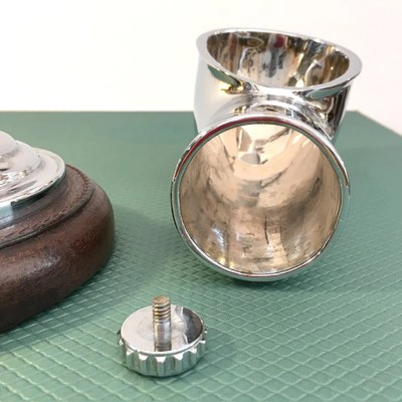 Lampada da tavolo Gucci in ottone cromato e pelle, anni '60 10