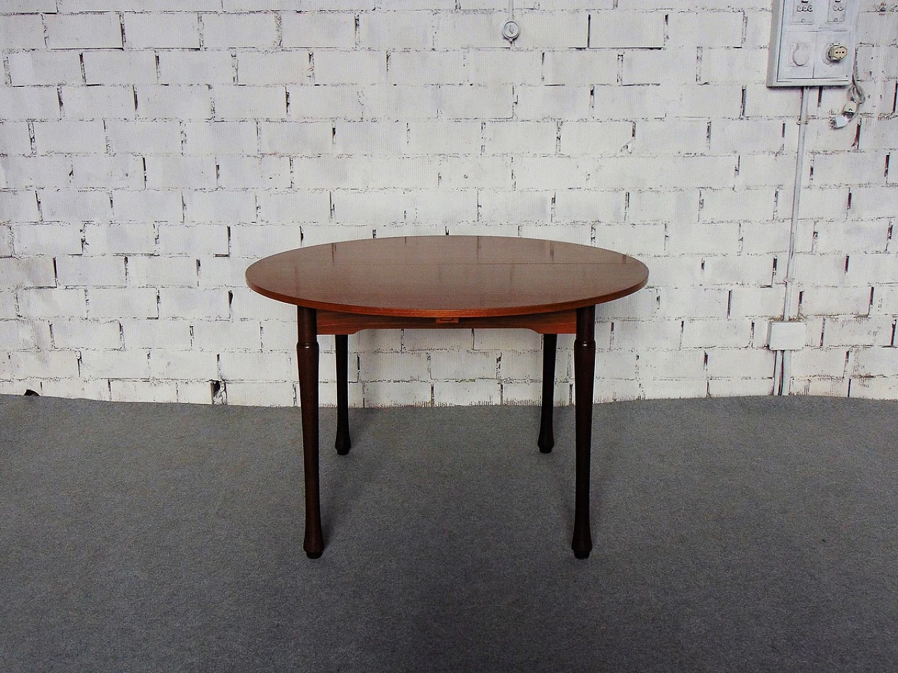 Round extendable wood table with teak laminate top, 1960s 1