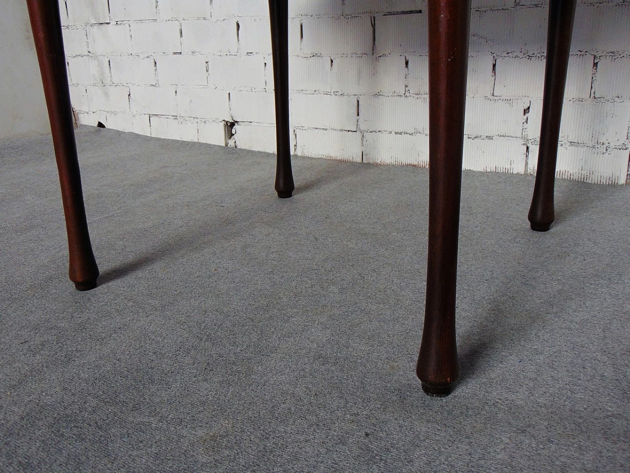 Tavolo rotondo allungabile in legno con piano laminato teak, anni '60 4