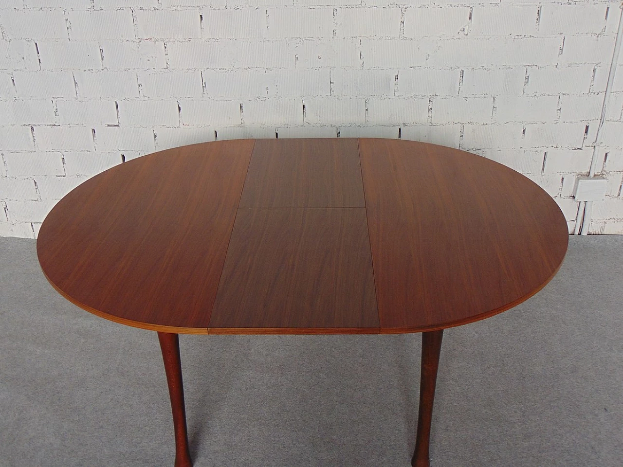 Tavolo rotondo allungabile in legno con piano laminato teak, anni '60 6
