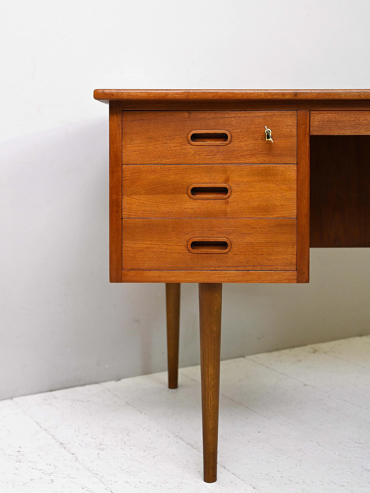 Danish teak desk with drawers and tapered legs, 1950s 10