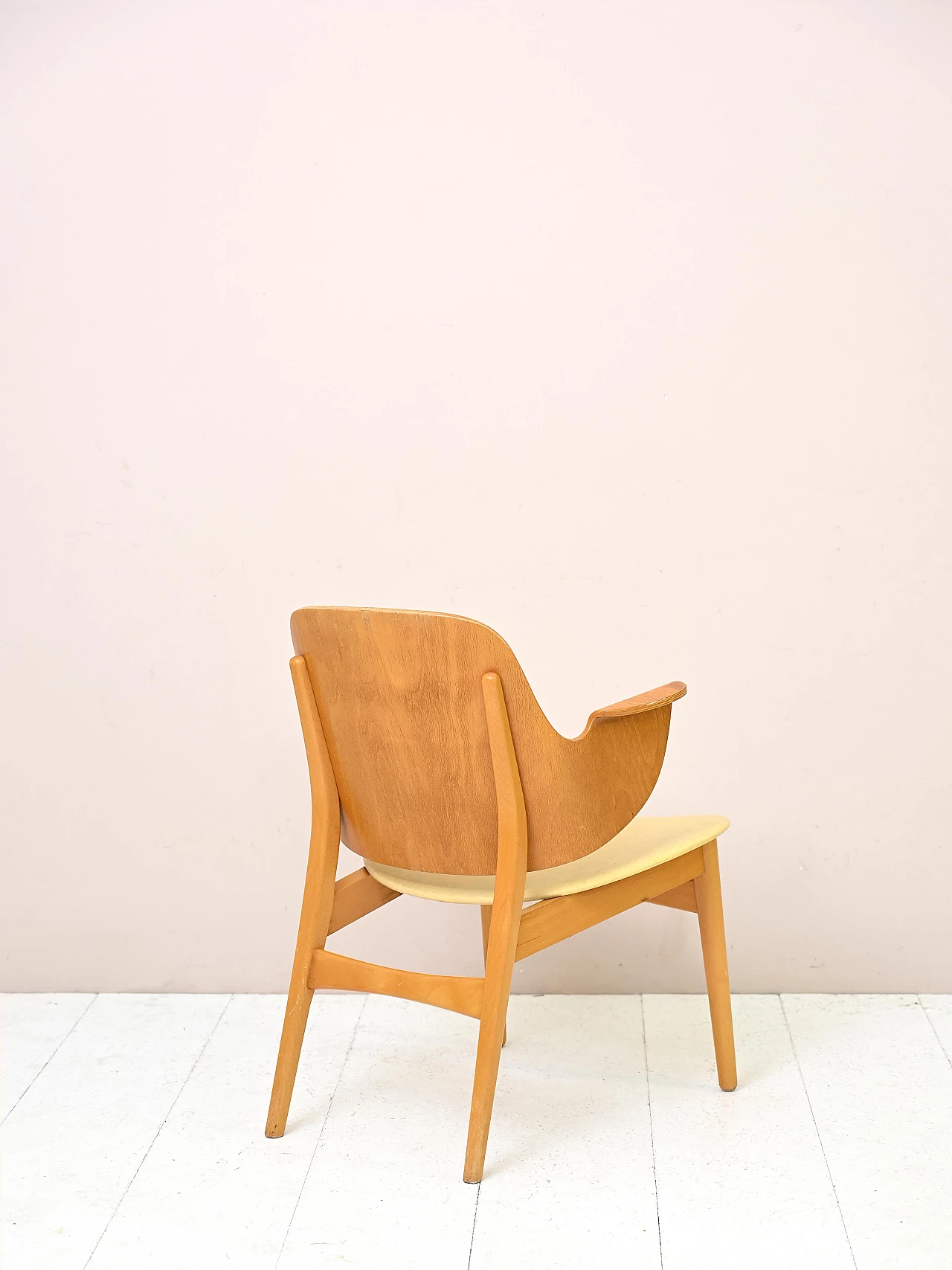 Poltrona 107 di Hans Olsen in legno laminato e similpelle gialla, anni '60 3