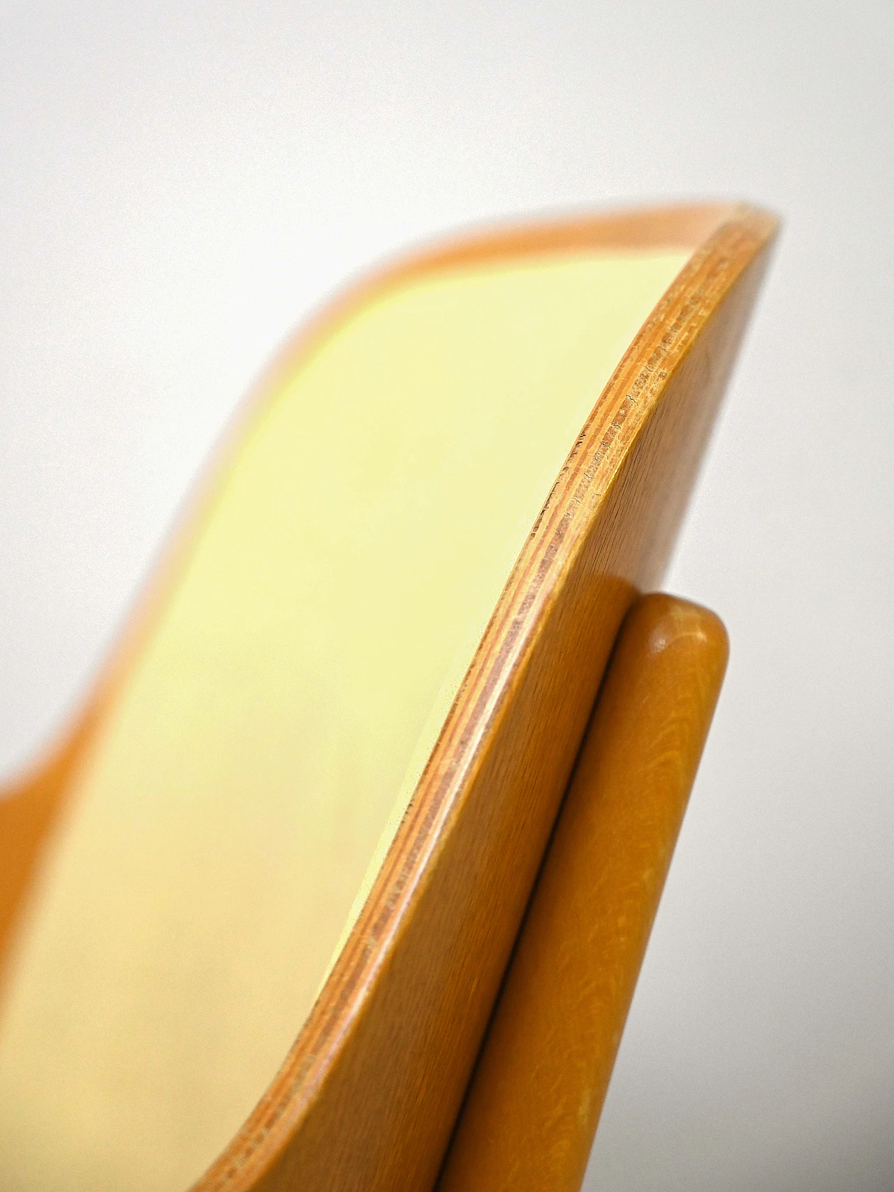Poltrona 107 di Hans Olsen in legno laminato e similpelle gialla, anni '60 5
