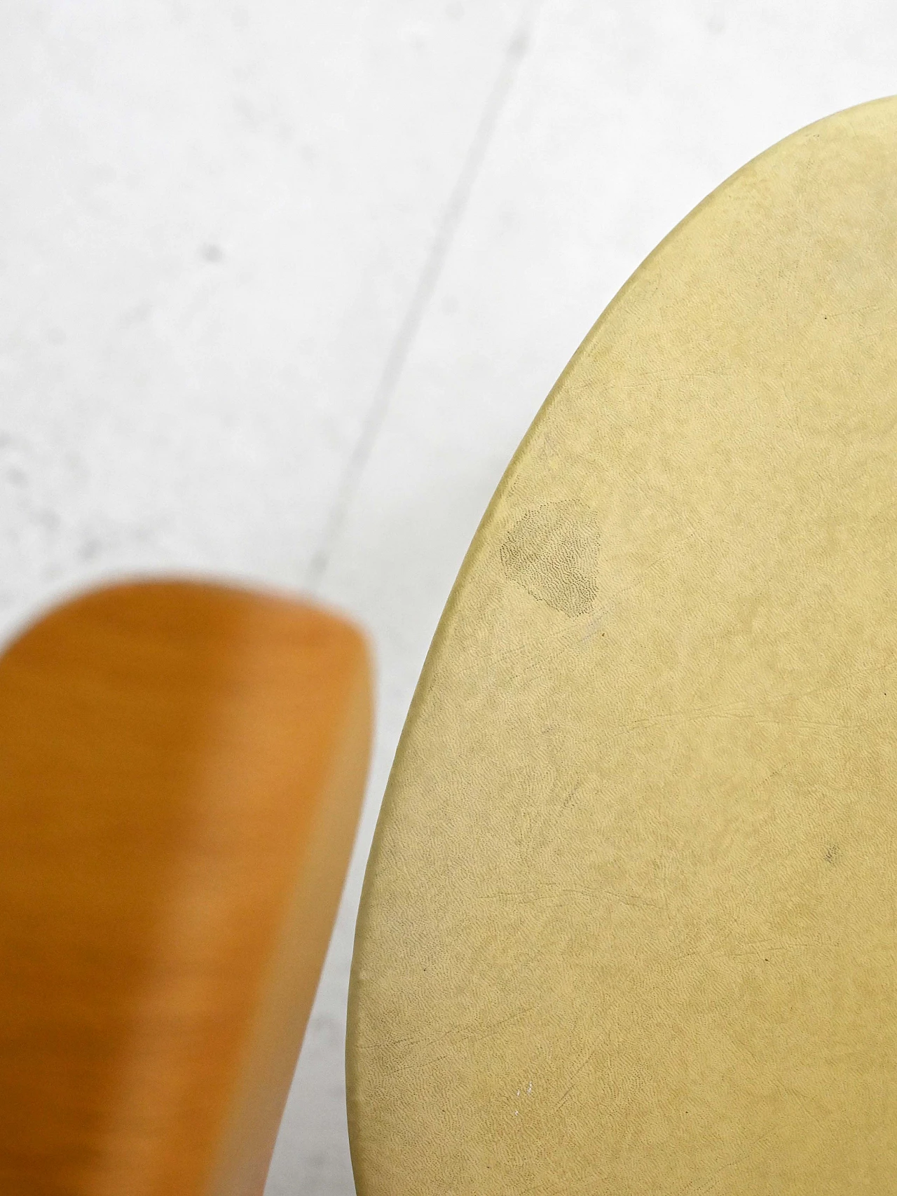 Poltrona 107 di Hans Olsen in legno laminato e similpelle gialla, anni '60 7