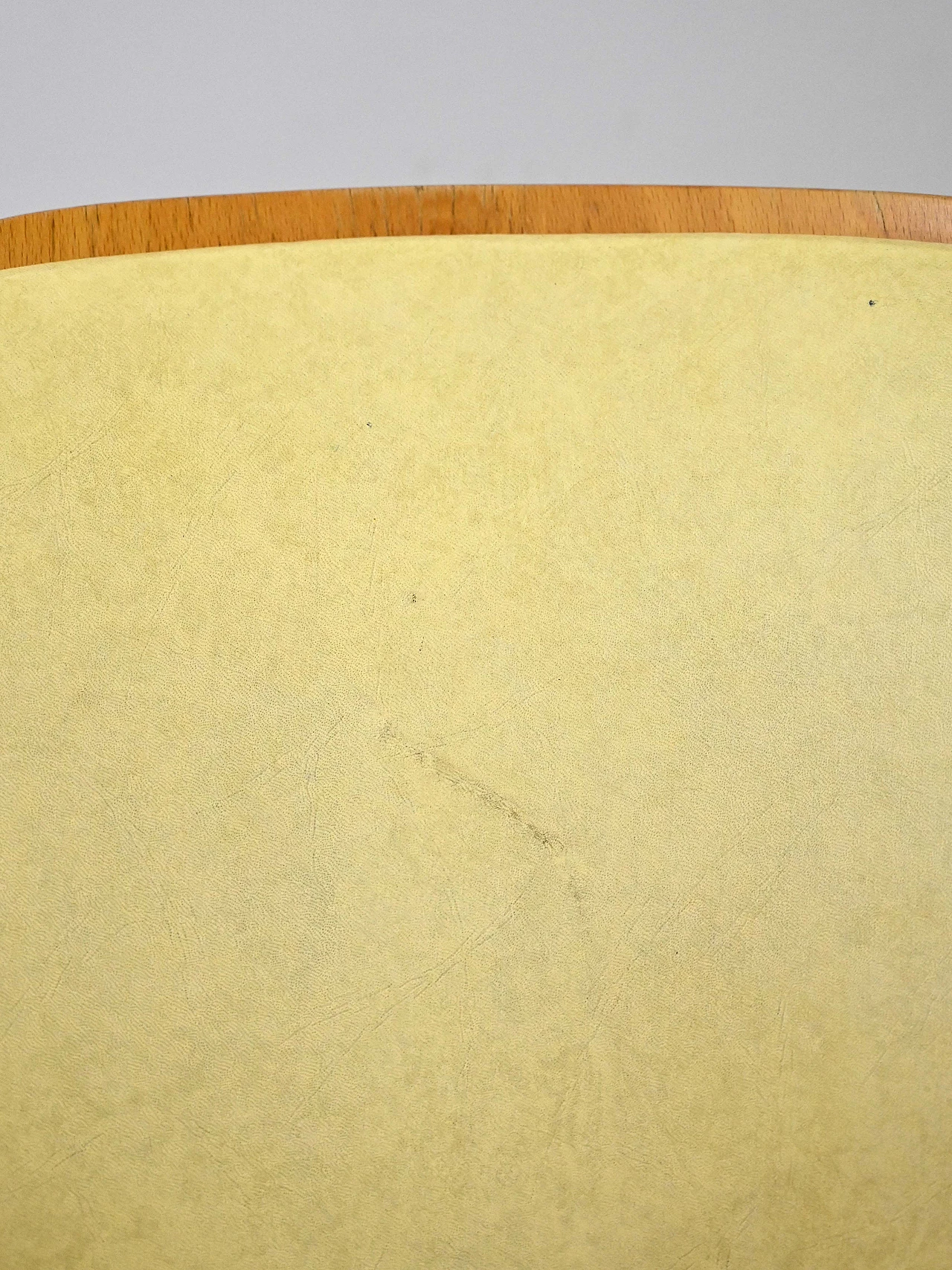 Poltrona 107 di Hans Olsen in legno laminato e similpelle gialla, anni '60 10