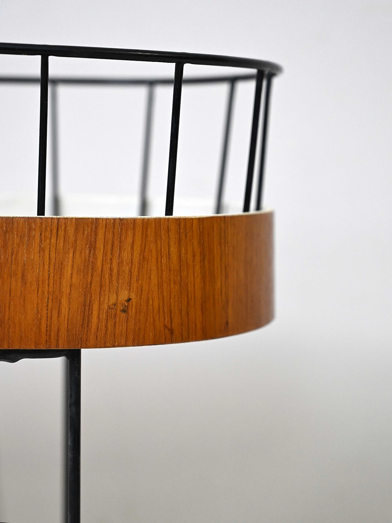 Fioriera scandinava in teak curvato e metallo, anni '60 5