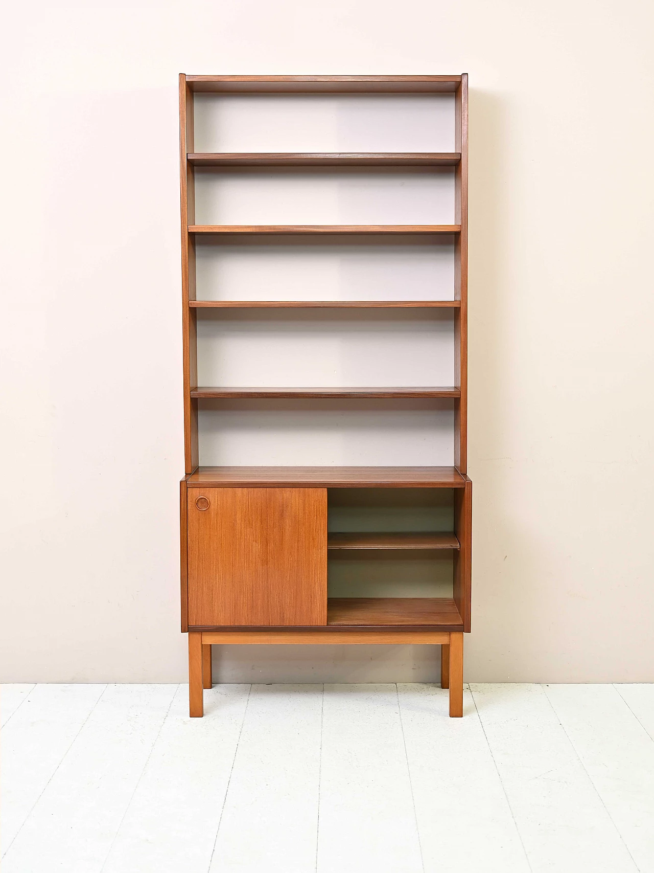 Libreria scandinava in teak con credenza ad ante scorrevoli, anni '60 3