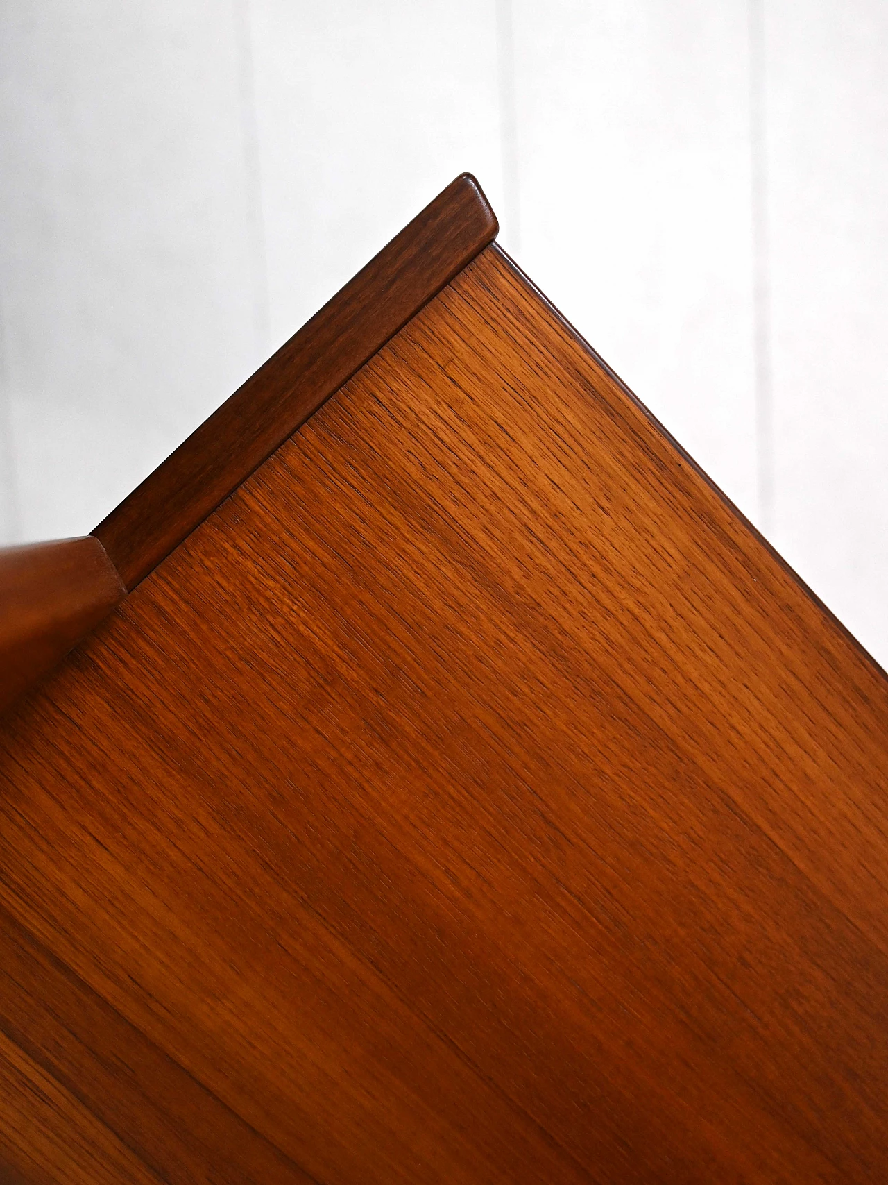 Libreria scandinava in teak con credenza ad ante scorrevoli, anni '60 6