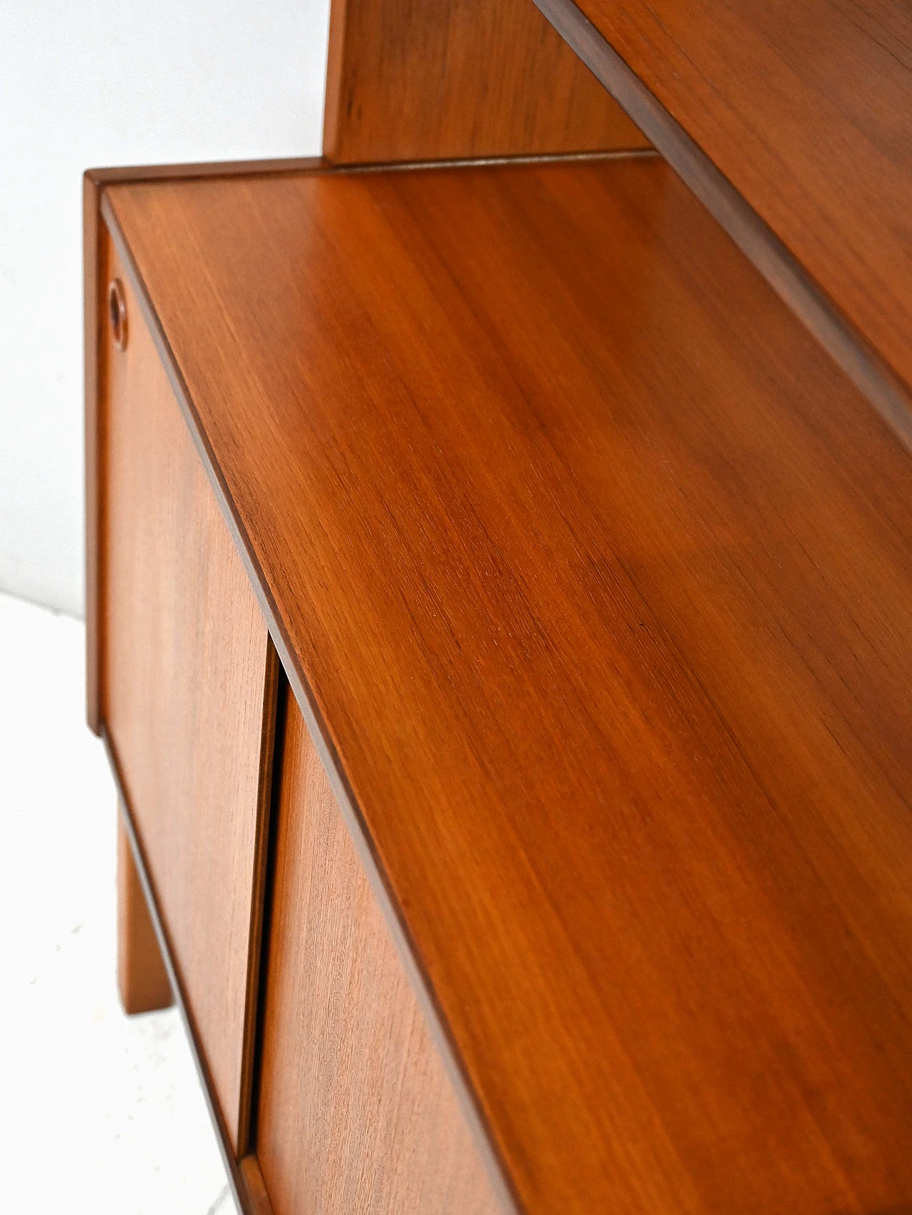 Libreria scandinava in teak con credenza ad ante scorrevoli, anni '60 10