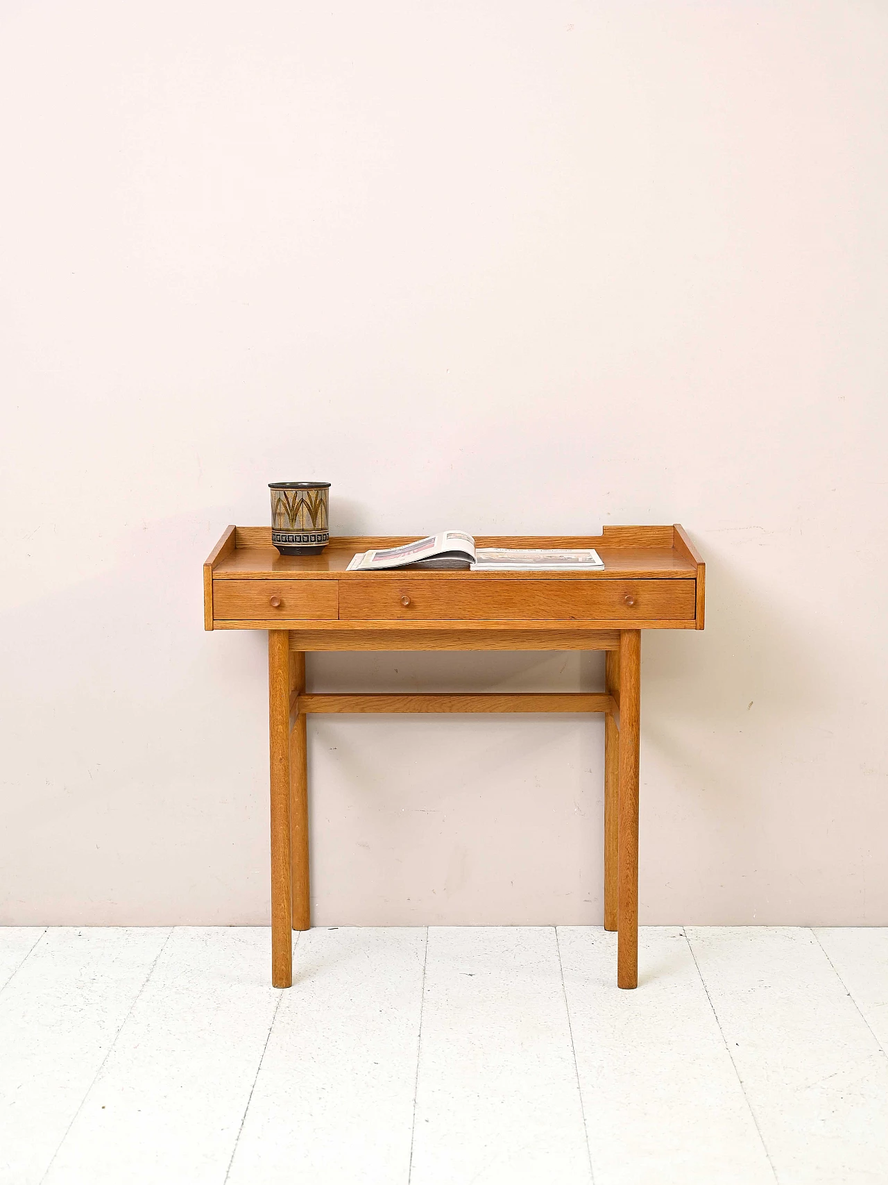Scrittoio svedese in rovere con cassetti, anni '60 1