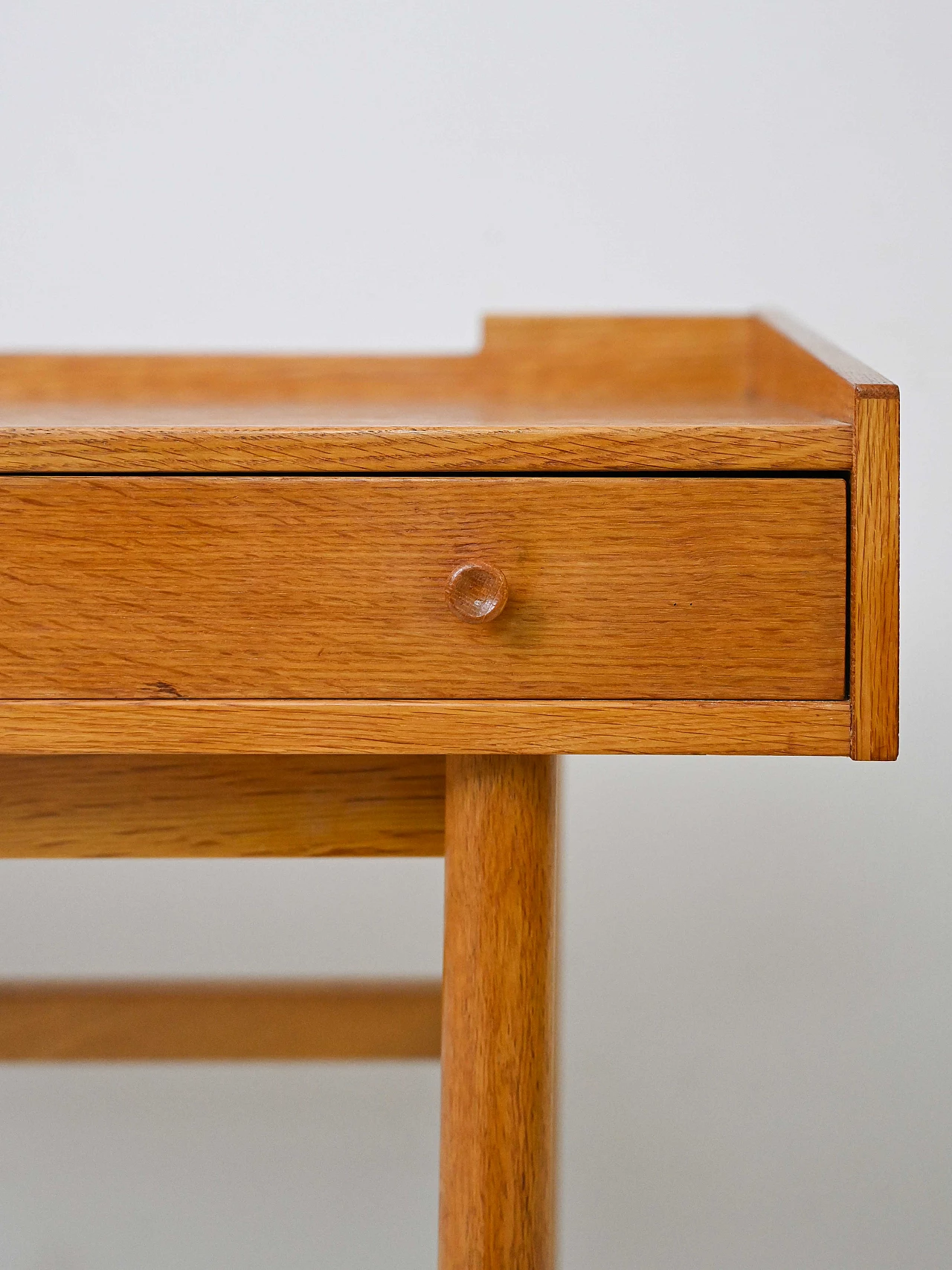Scrittoio svedese in rovere con cassetti, anni '60 5