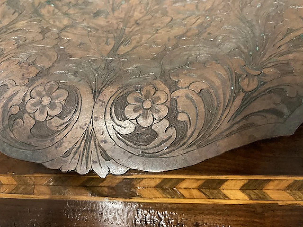 Copper centrepiece with floral embossing, 19th century 2