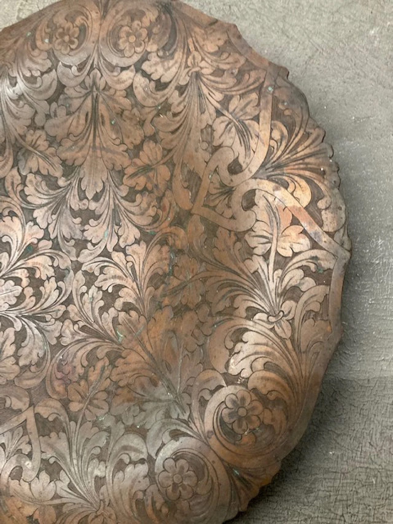 Copper centrepiece with floral embossing, 19th century 5