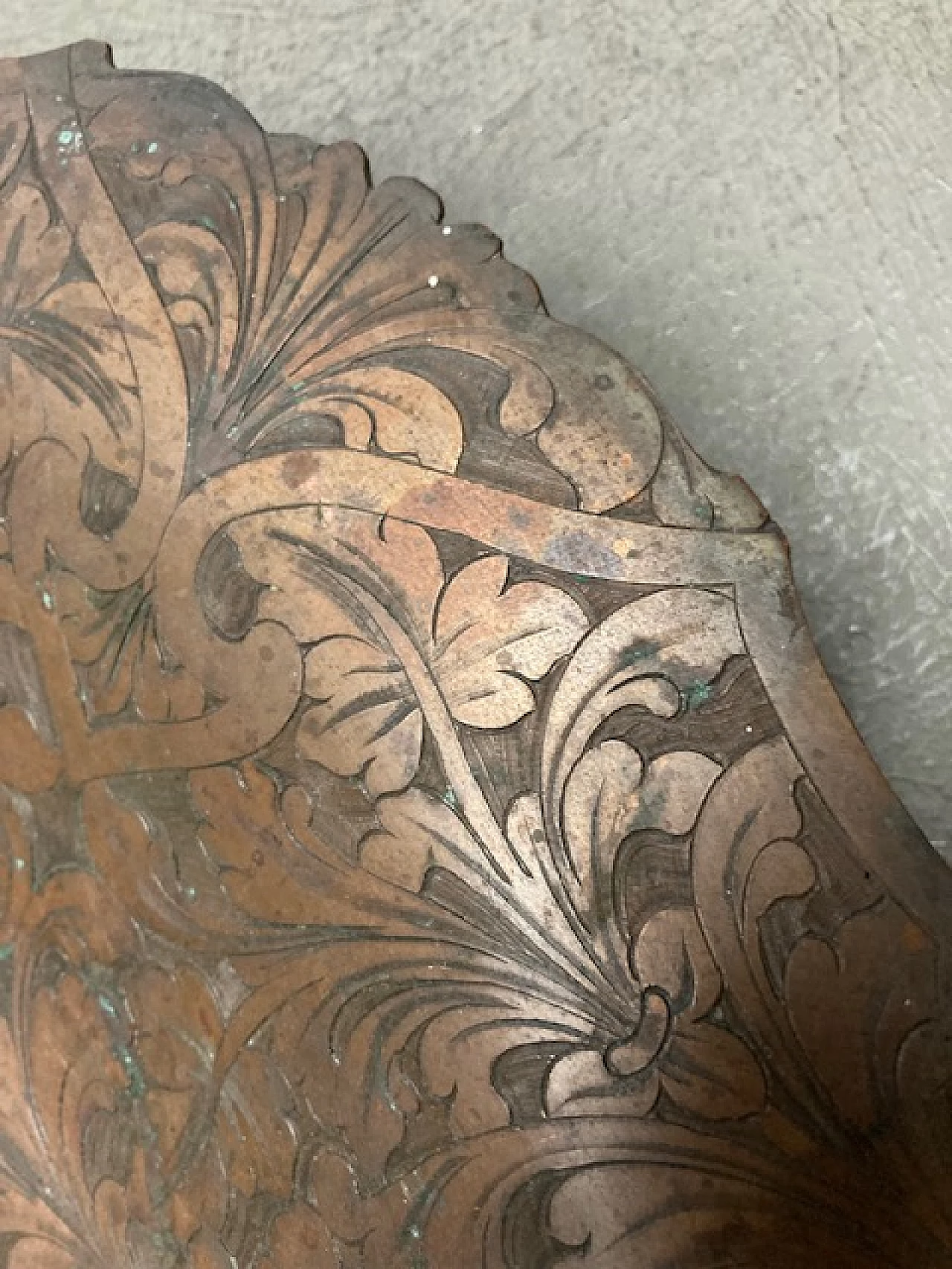 Copper centrepiece with floral embossing, 19th century 10