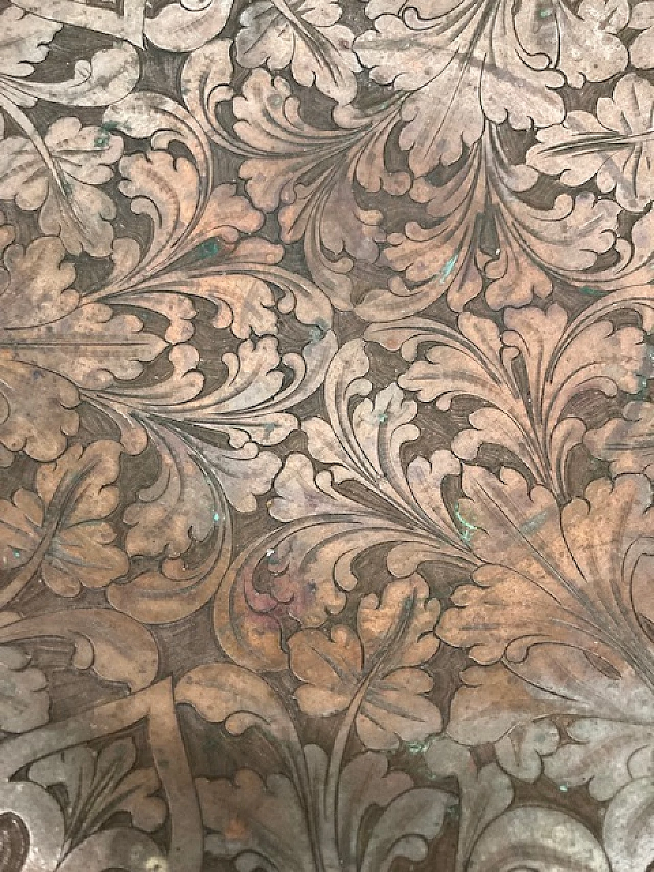 Copper centrepiece with floral embossing, 19th century 12