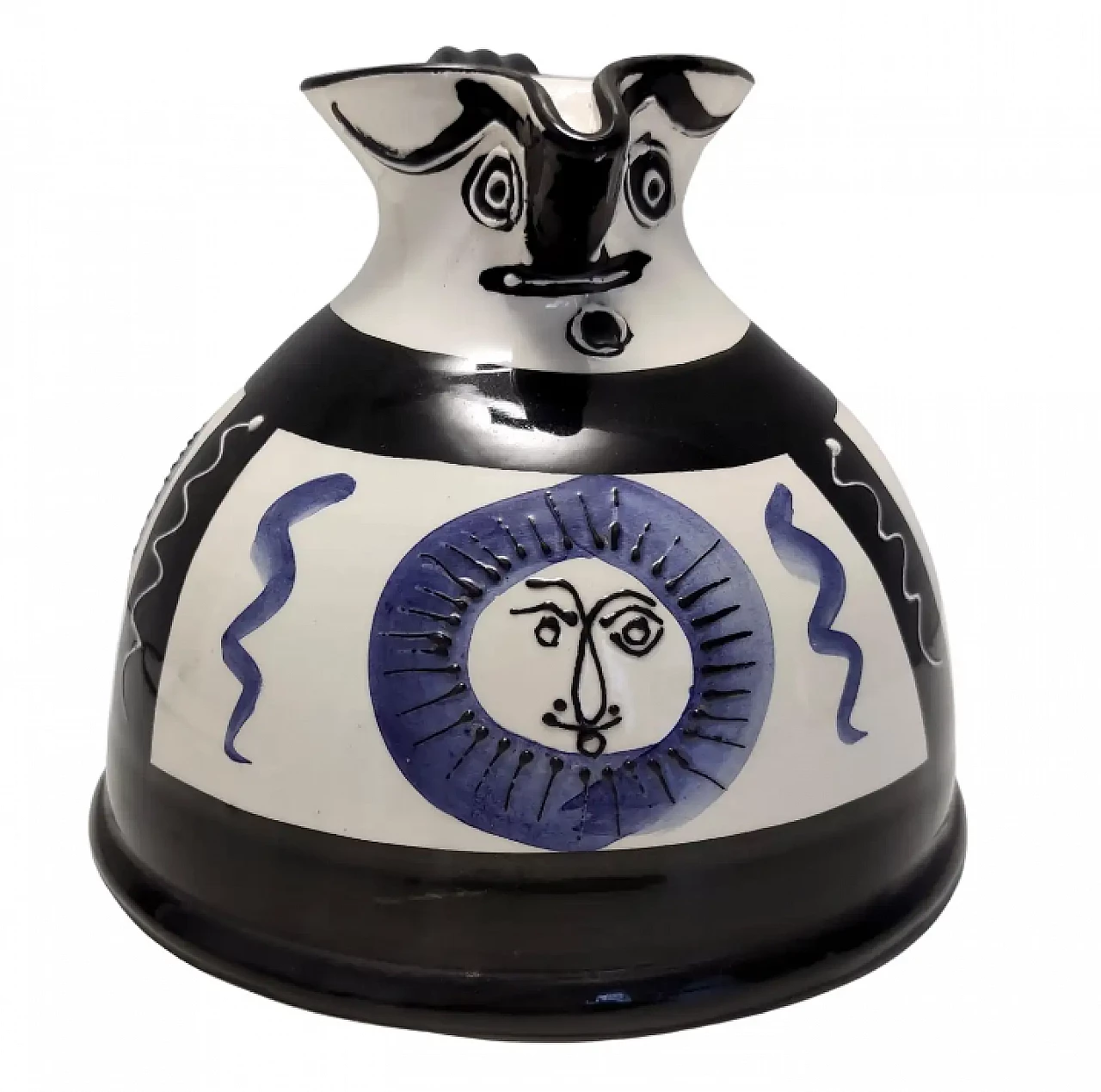 Brocca in ceramica bianca, nera e blu dipinta a mano nello stile di Picasso, anni '70 1