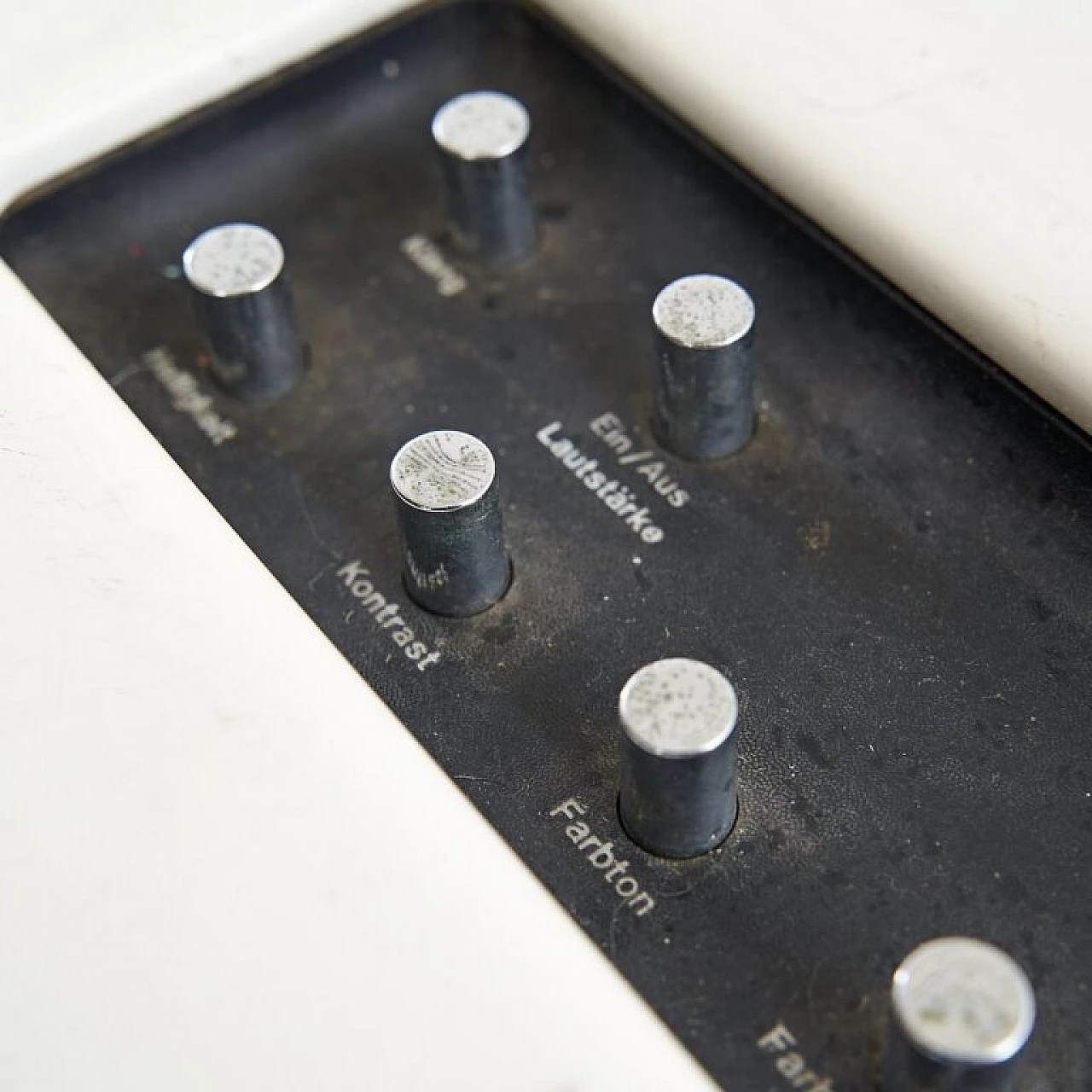 Voxon colour television, late 20th century 4