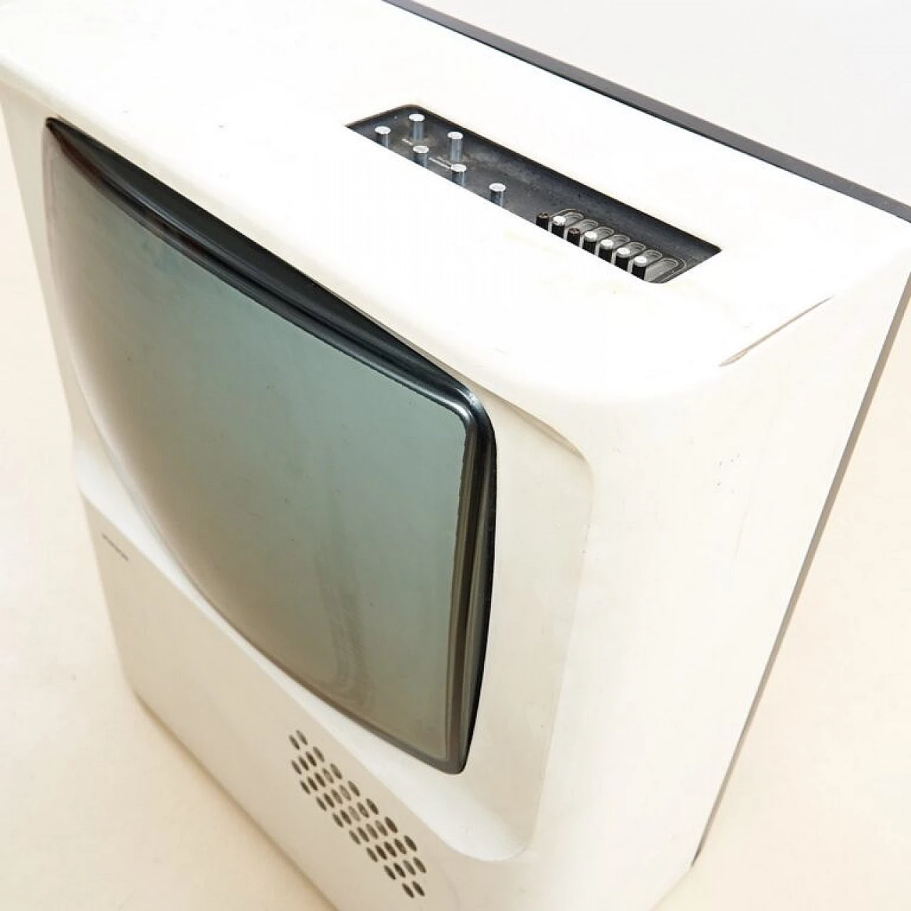 Voxon colour television, late 20th century 5