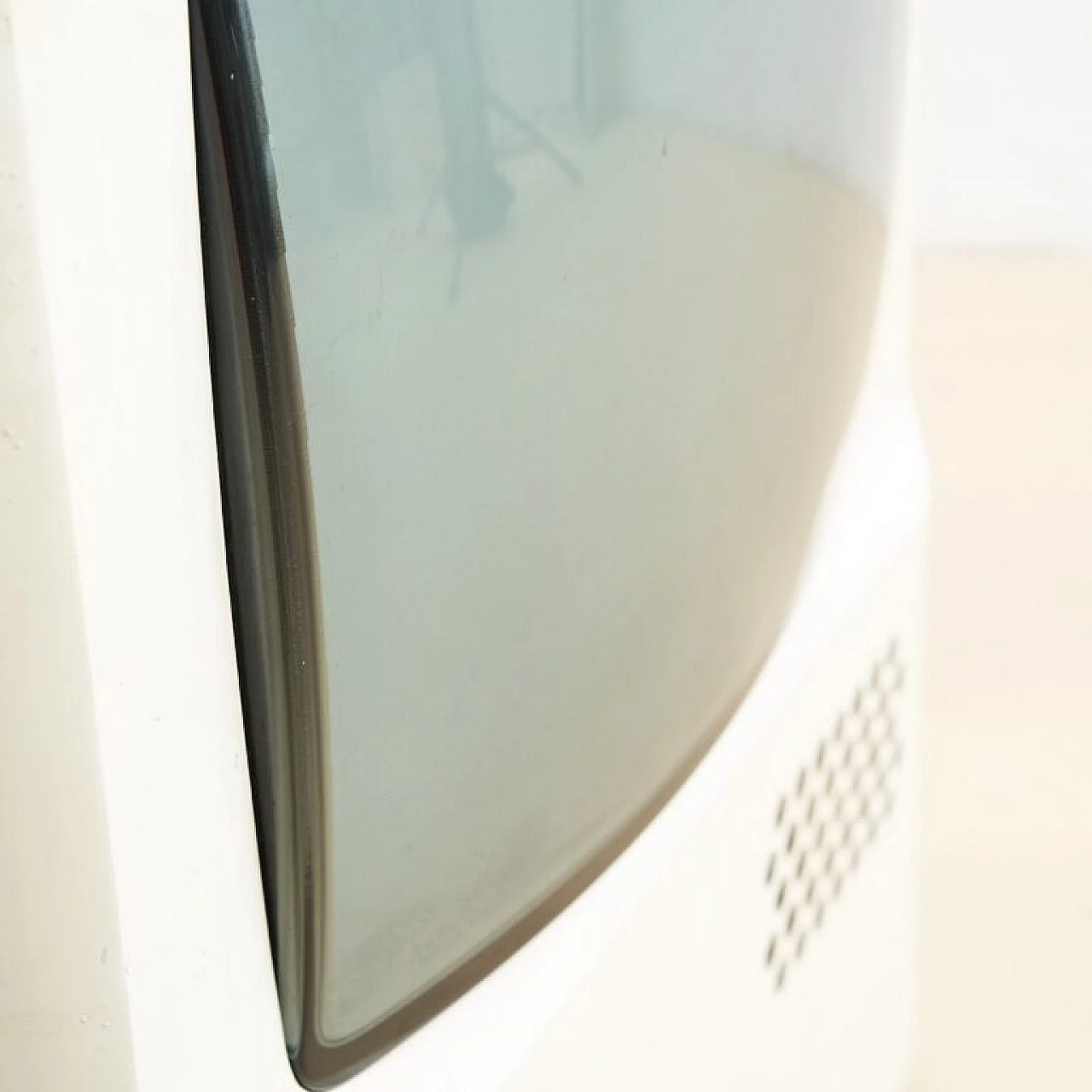 Voxon colour television, late 20th century 13