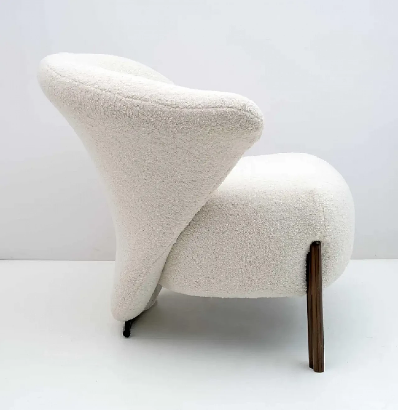 Poltrona in legno e bouclè, anni '80 5