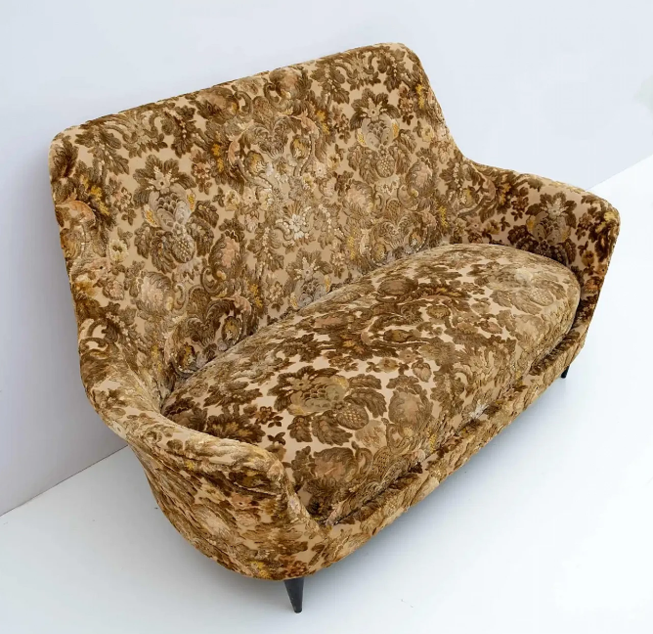 Piccolo divano in tessuto curvo, anni '50 4