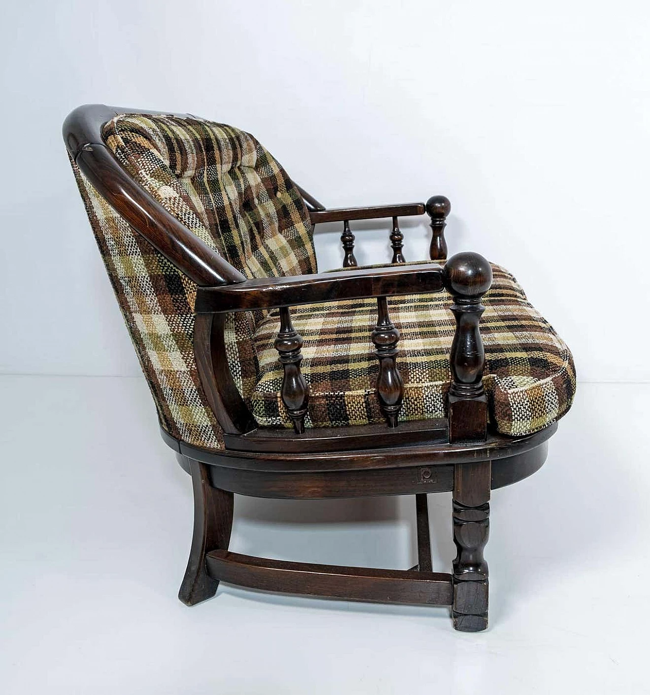 Divano country in noce e tessuto scozzese di Mobili Pizzetti, anni '70 5