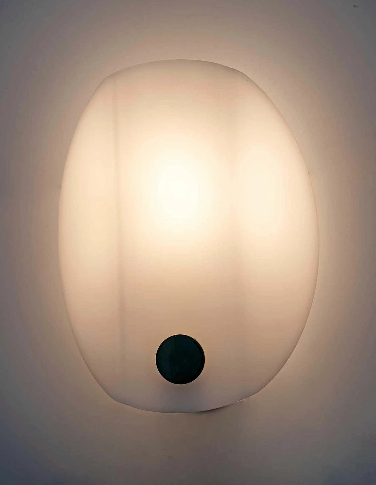 Coppia di lampade da parete in perspex e ottone, anni '70 6