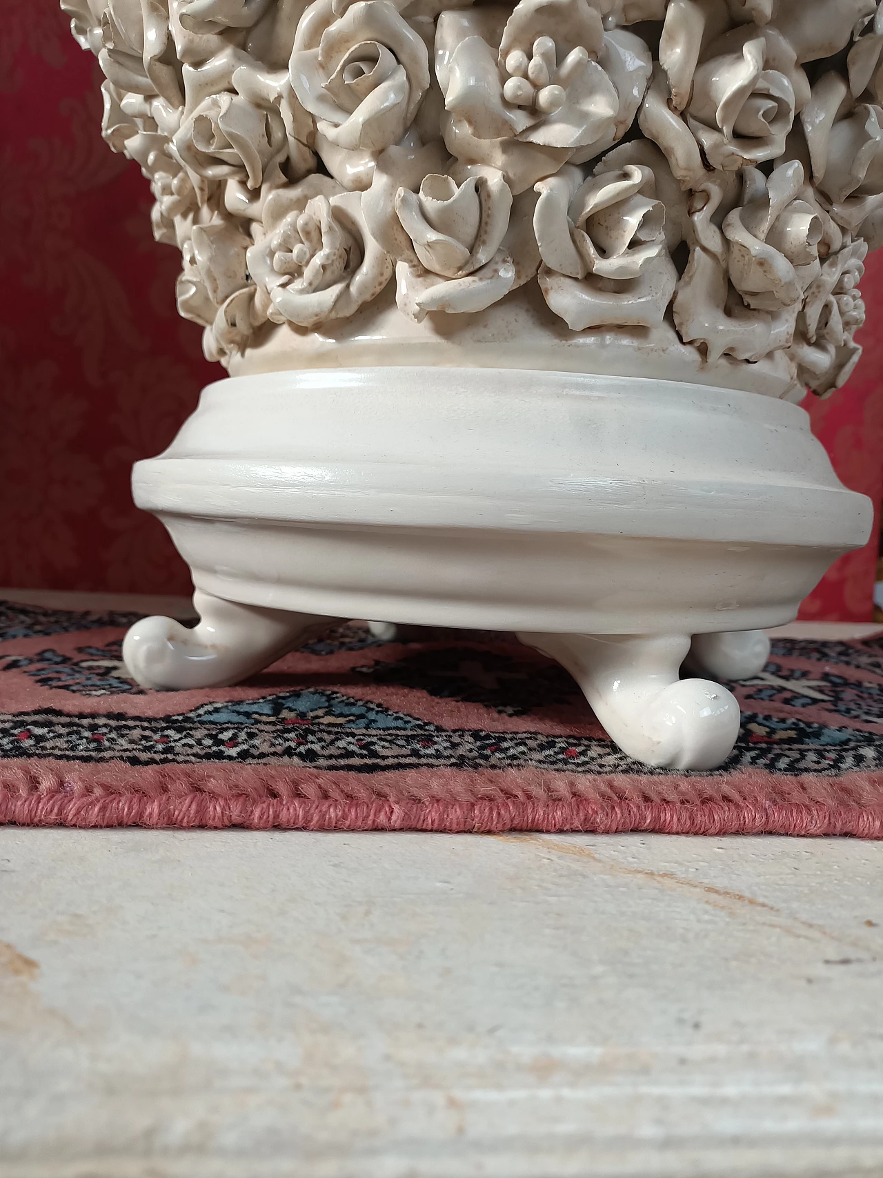 Vaso in ceramica vecchia Bassano con rose, inizio '900 2