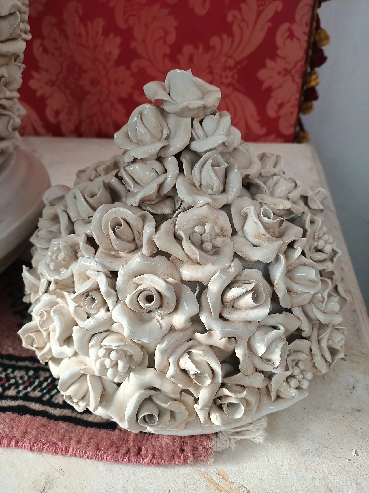 Vaso in ceramica vecchia Bassano con rose, inizio '900 3