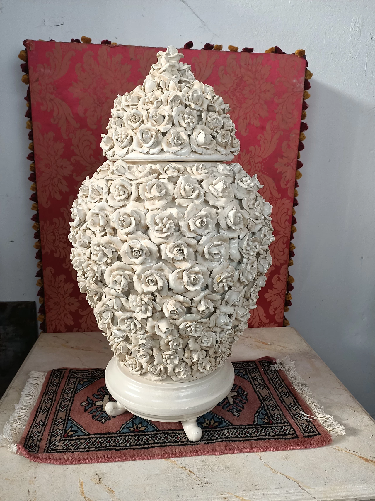 Vaso in ceramica vecchia Bassano con rose, inizio '900 4