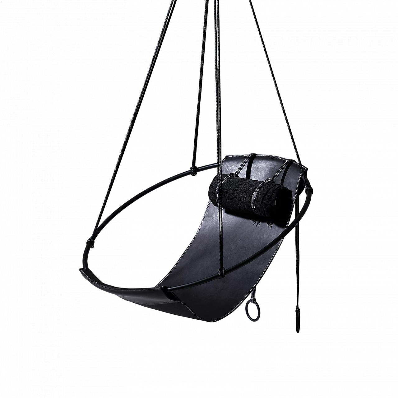 Poltrona sospesa in metallo e pelle nera 6