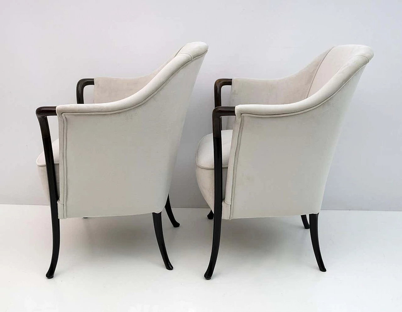 Pair of Progetti velvet and beech armchairs by Giorgetti, 1980s 6