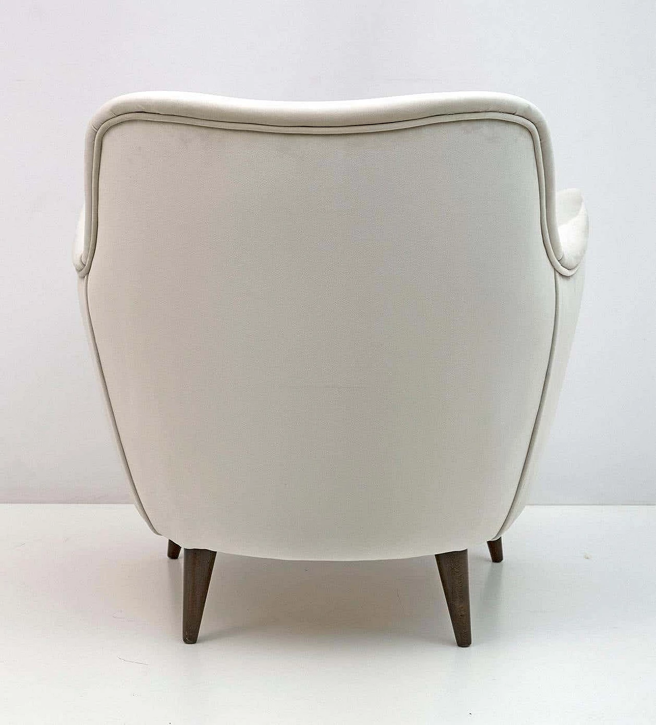 Coppia di poltrone Perla in velluto di G. Veronesi per ISA Bergamo, anni '50 10