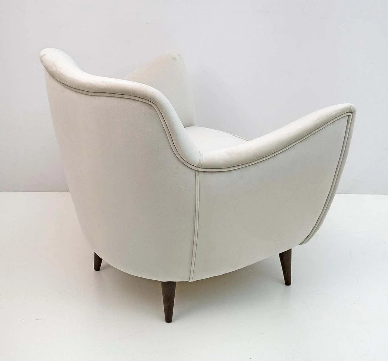 Coppia di poltrone Perla in velluto di G. Veronesi per ISA Bergamo, anni '50 11