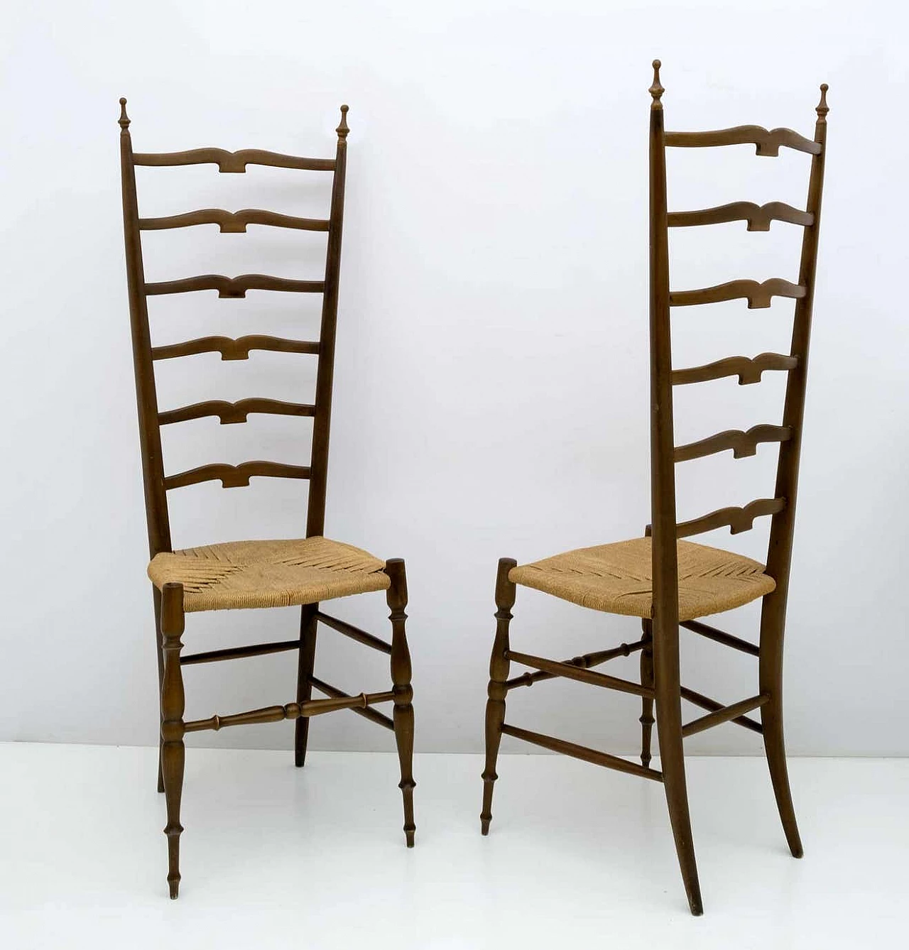 Coppia di sedie in faggio con schienale alto a scaletta di Paolo Buffa per Chiavari, anni '50 1