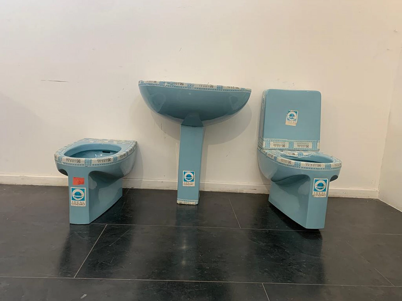 Lavabo, water e bidet Aquatonda di Achille Castiglioni per Ideal Standard, anni '70 1