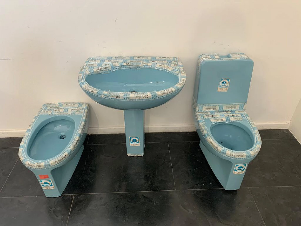 Lavabo, water e bidet Aquatonda di Achille Castiglioni per Ideal Standard, anni '70 2